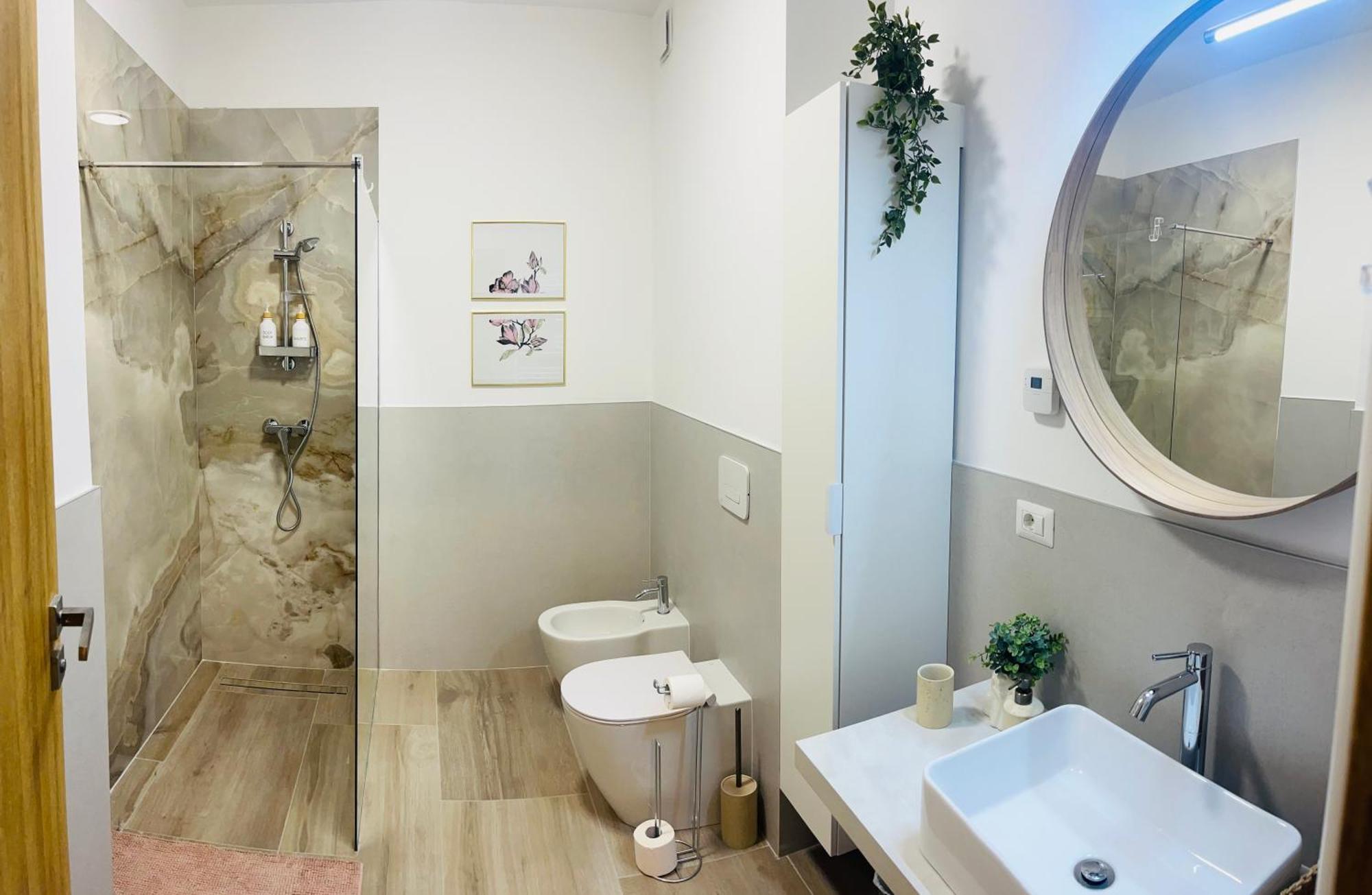 Ateneo Golden Nest Apartament *