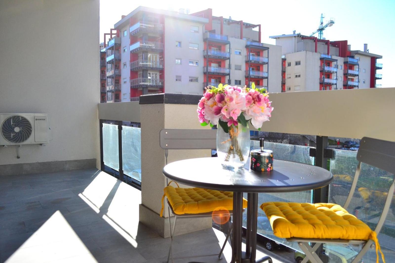 Ateneo Golden Nest Apartament *